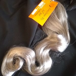 Wig, pony tail, light grey